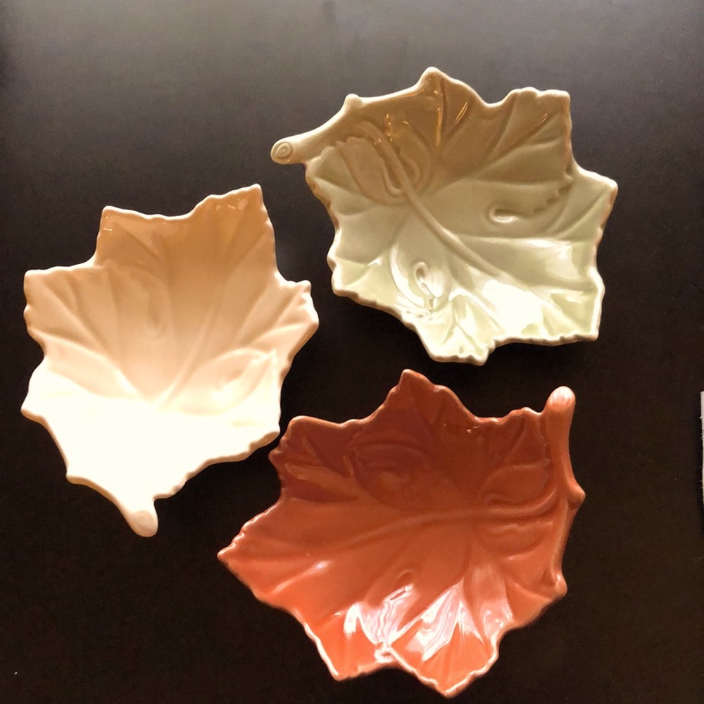 NEW LISTING! Autumn Leaf Platter w/3 Plates - Picture 4 of 8